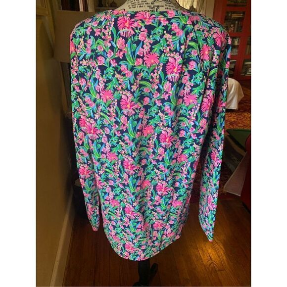 LILLY PULITZER LOW TIDE NAVY BLYTHE LUXLETIC PULLOVER TOP - Picture 4 of 7